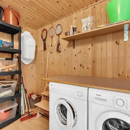 Stunning In With Kitchen Feriehus *